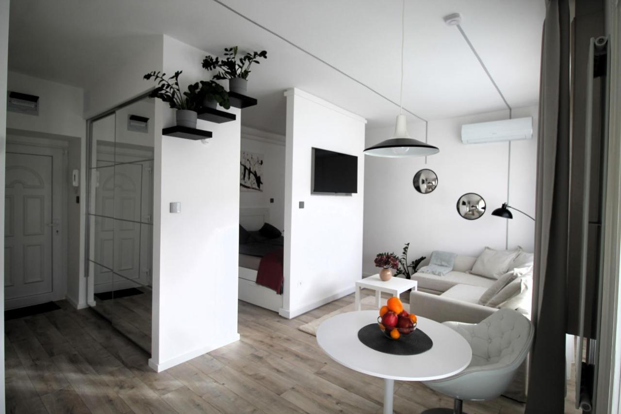 Modern Studio A Belvaros Koezepen Parkoloval- Kata Studioapartman Győr Exterior foto